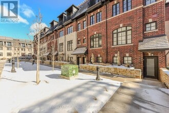 35 Lunar Cres in Mississauga, ON - Building Photo - Building Photo