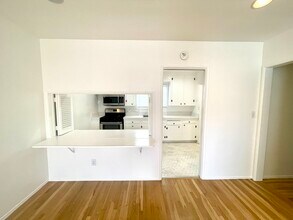 5534 1/2 Kester Ave, Unit 5534 1/2 in Sherman Oaks, CA - Building Photo - Building Photo