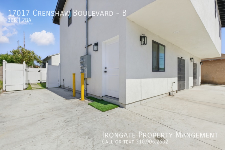 17017 Crenshaw Blvd in Torrance, CA - Building Photo