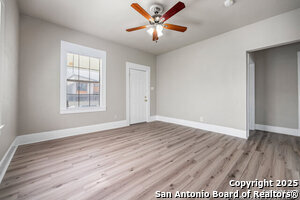 910 Piedmont Ave in San Antonio, TX - Foto de edificio - Building Photo