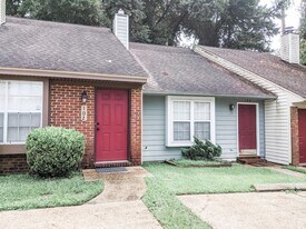 104 S Whetherbine Way in Tallahassee, FL - Building Photo