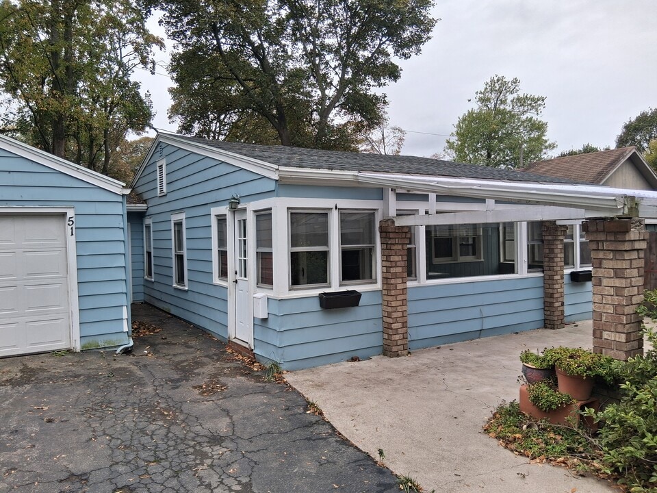 51 McEwen Rd in Rochester, NY - Building Photo