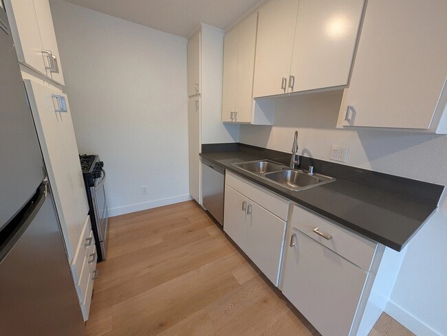 3900 1st St, Unit 8 in Los Angeles, CA - Building Photo - Building Photo