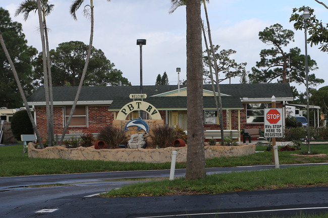 Palm Beach Traveler Park in Lake Worth, FL - Building Photo - Building Photo