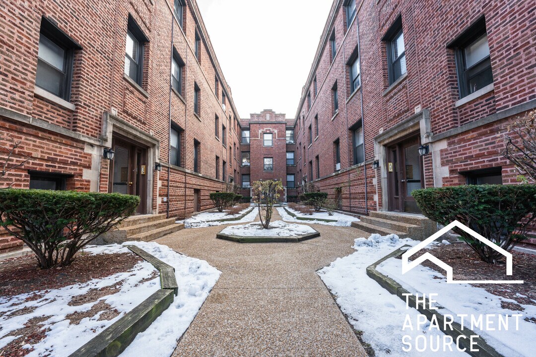 933 W Sunnyside Ave in Chicago, IL - Building Photo