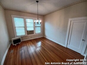 215 W Magnolia Ave in San Antonio, TX - Building Photo - Building Photo