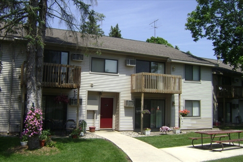 Pine Grove Terrace in Allegan, MI - Building Photo - Building Photo