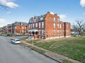 2100 Adelaide Ave in St. Louis, MO - Building Photo - Building Photo