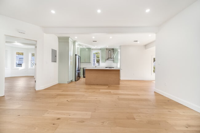 11 Knollin St, Unit 2