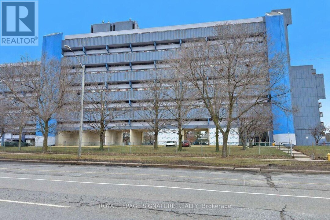 4645 Jane St in Toronto, ON - Building Photo