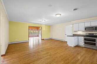 963 Garden Ln in Wheeling, IL - Building Photo - Building Photo