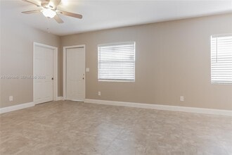 402 S 12th St in Lantana, FL - Building Photo - Building Photo