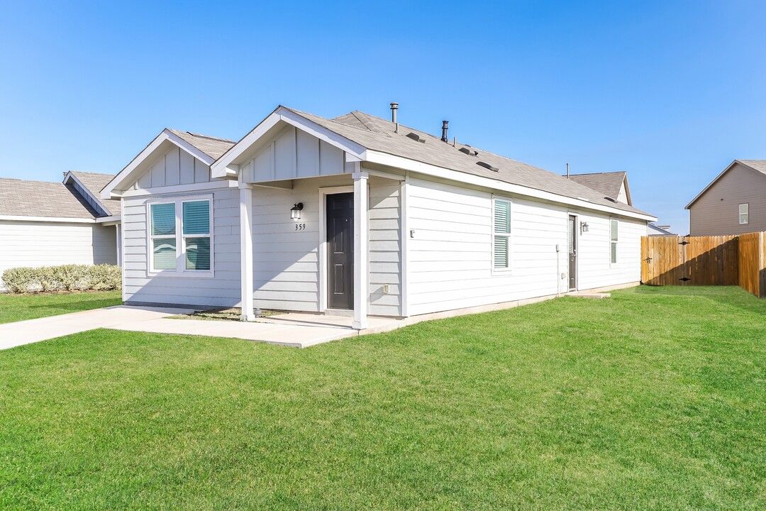 359 Ambush Ridge in San Antonio, TX - Building Photo