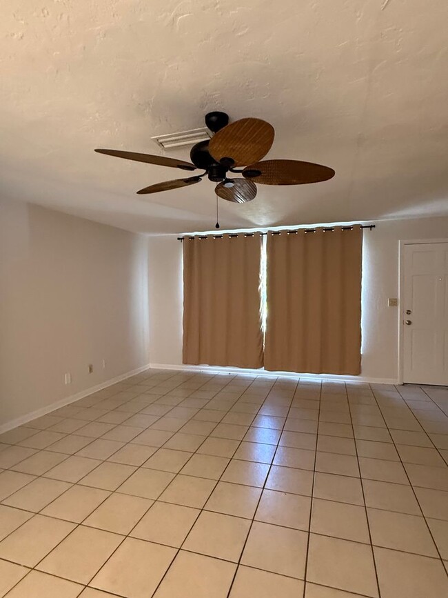 245 Heron Dr in Melbourne Beach, FL - Foto de edificio - Building Photo