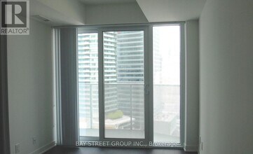 88 Harbour St in Toronto, ON - Building Photo - Building Photo