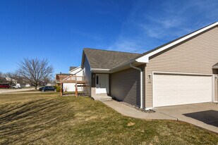 235 Cavil Way in De Pere, WI - Building Photo