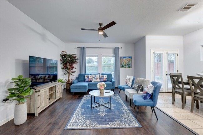 7510 Lazy Creek Dr in Austin, TX - Building Photo - Building Photo