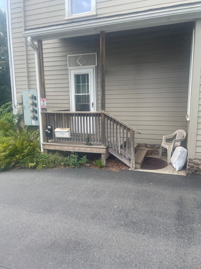 156 Main St, Unit Front Apt in Delhi, NY - Building Photo - Building Photo