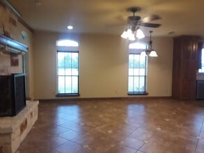 1800 County Road 4817 in Athens, TX - Foto de edificio - Building Photo