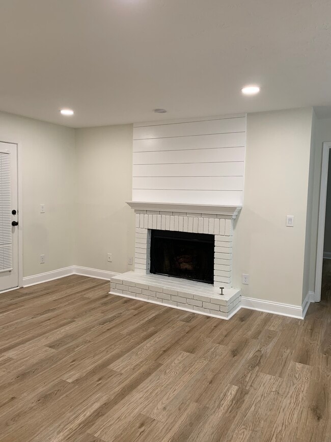 524 Warm Springs Cir in Roswell, GA - Building Photo - Building Photo