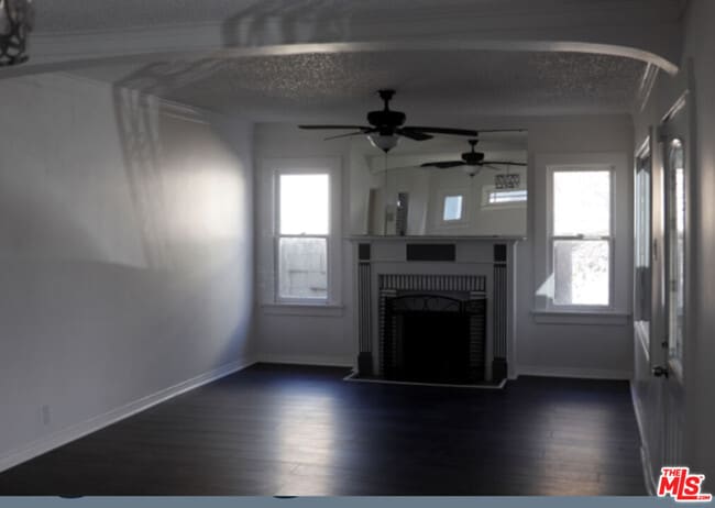 5749 8th Ave in Los Angeles, CA - Building Photo - Building Photo