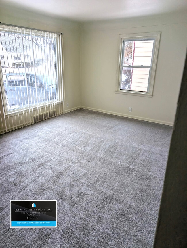 2747 Sloan St in Flint, MI - Building Photo - Building Photo