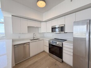 5077 NW 7th St in Miami, FL - Building Photo - Building Photo