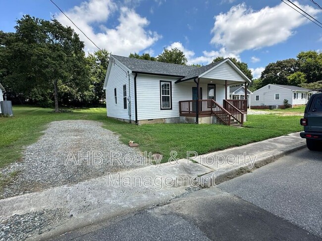 313 W Market St in Graham, NC - Building Photo - Building Photo