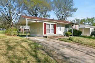 12405 Pizarro Dr in St. Louis, MO - Building Photo