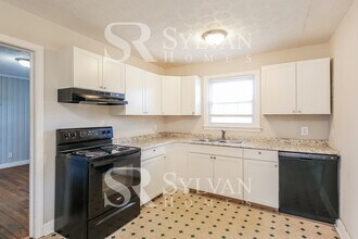 1119 E Lee Rd in Taylors, SC - Building Photo - Building Photo