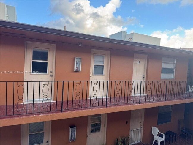 50 W 23rd St in Hialeah, FL - Foto de edificio - Building Photo