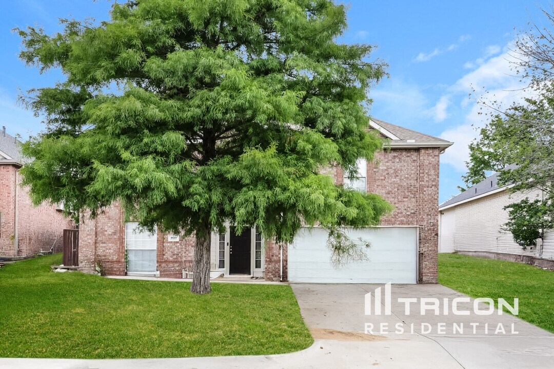 1613 Glendora Ct in Denton, TX - Foto de edificio