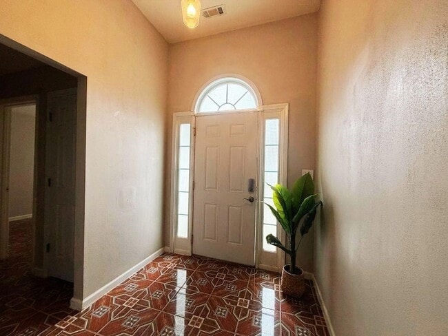 5410 Twin Lakes Dr in College Park, GA - Building Photo - Building Photo