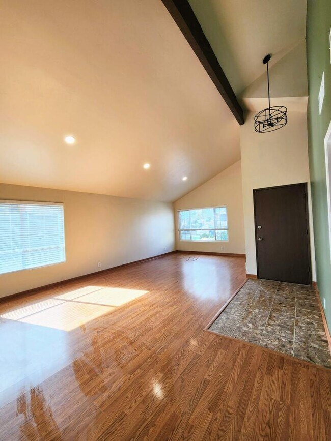 1897 Cabrena St in San Diego, CA - Building Photo - Building Photo