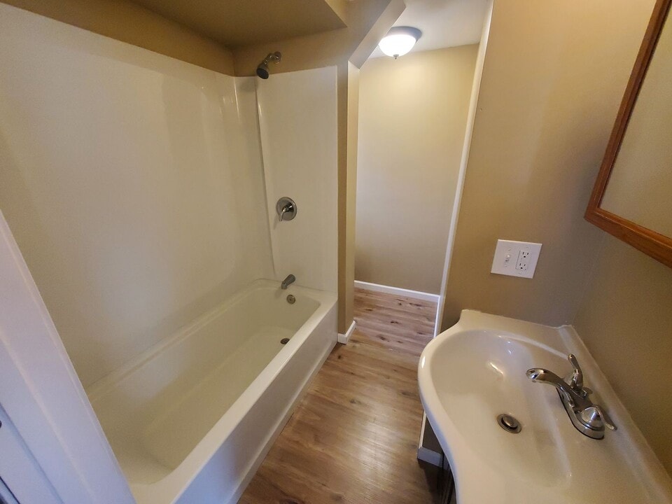 12 Oak St, Unit Apt. 3 in Oakland, ME - Building Photo