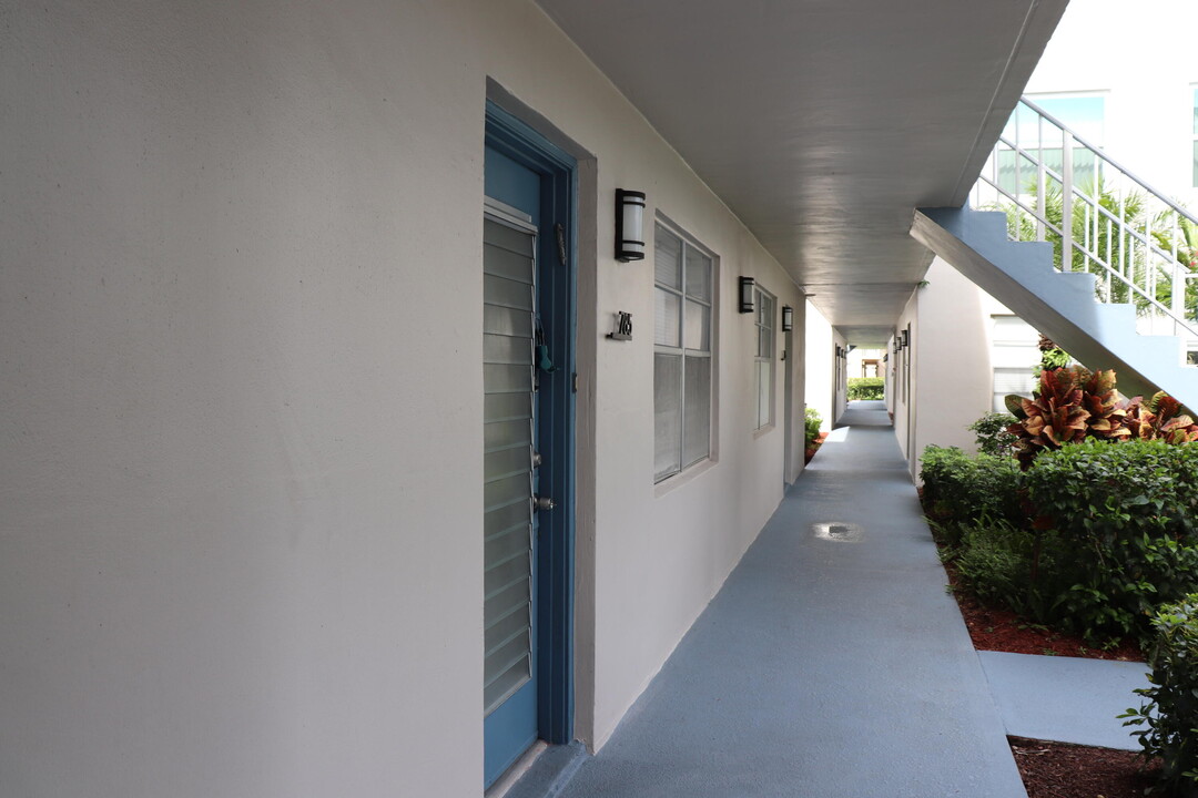 785 Normandy Trail in Delray Beach, FL - Foto de edificio