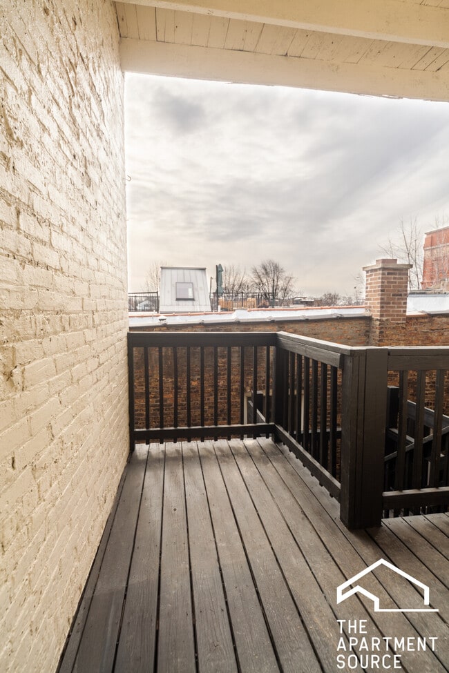property at 3051 W Medill Ave