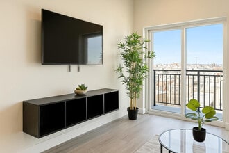 2400 E Huntingdon St in Philadelphia, PA - Building Photo - Building Photo