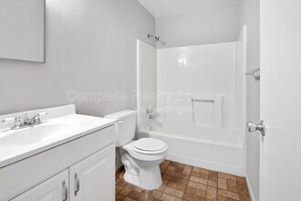 330 Mt Everest Dr in Fenton, MO - Building Photo - Building Photo