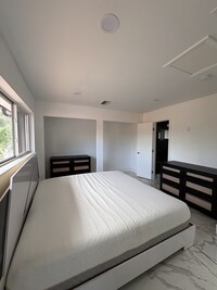 2430 SW 22nd Ter, Unit 1x1 Apartment in Miami, FL - Foto de edificio - Building Photo