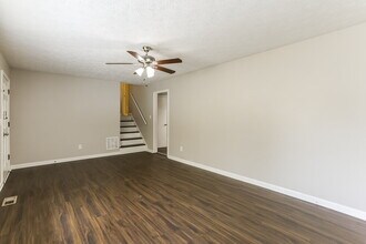 446 Wexwood Dr in Riverdale, GA - Building Photo - Building Photo