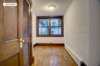 148 W 70th St in New York, NY - Building Photo - Building Photo
