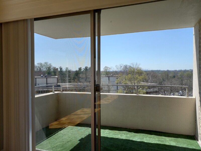 4515 Willard Ave in Chevy Chase, MD - Building Photo