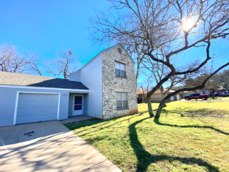 103 Hughson Ct in San Marcos, TX - Building Photo