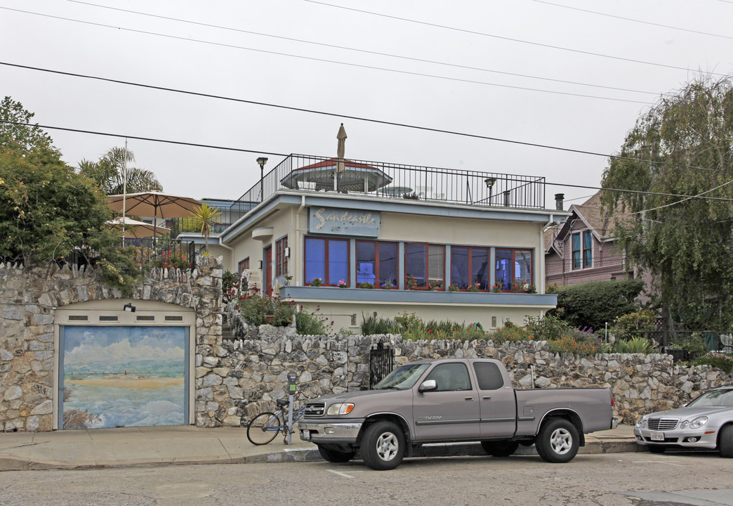 Sandcastle Inn Apartments in Santa Cruz, CA - Building Photo