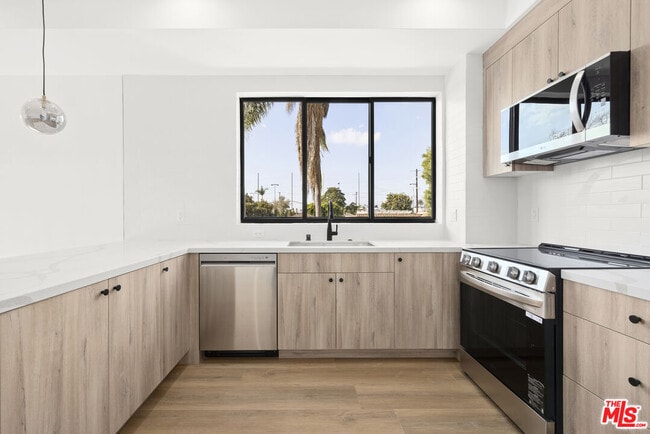 3561 1/2 Beethoven St in Los Angeles, CA - Building Photo - Building Photo