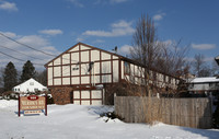 Meriden Rd Townhouses in Waterbury, CT - Foto de edificio - Building Photo