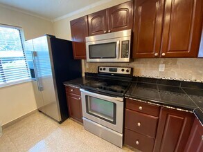 7701 Baymeadows Cir in Jacksonville, FL - Building Photo - Building Photo