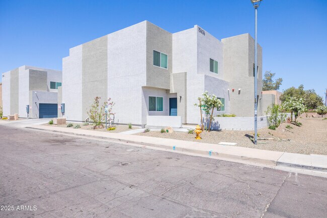 15636 N 29th St in Phoenix, AZ - Building Photo - Building Photo