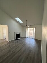 539 Pineland Cir, Unit 304 in Newport News, VA - Foto de edificio - Building Photo